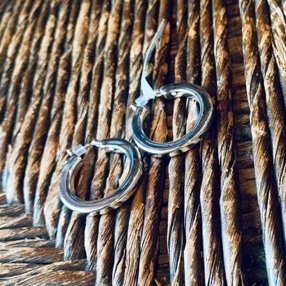 ✨💛 Silver Tone High Shine Hoops ✨✨ - Picture 3 of 5